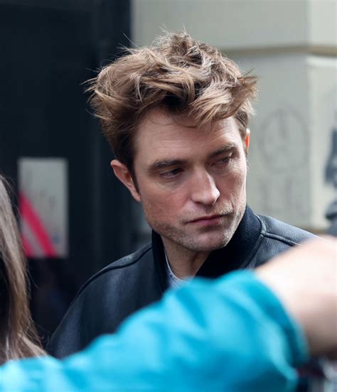 robert pattinson dior pub|recent pictures of robert pattinson.